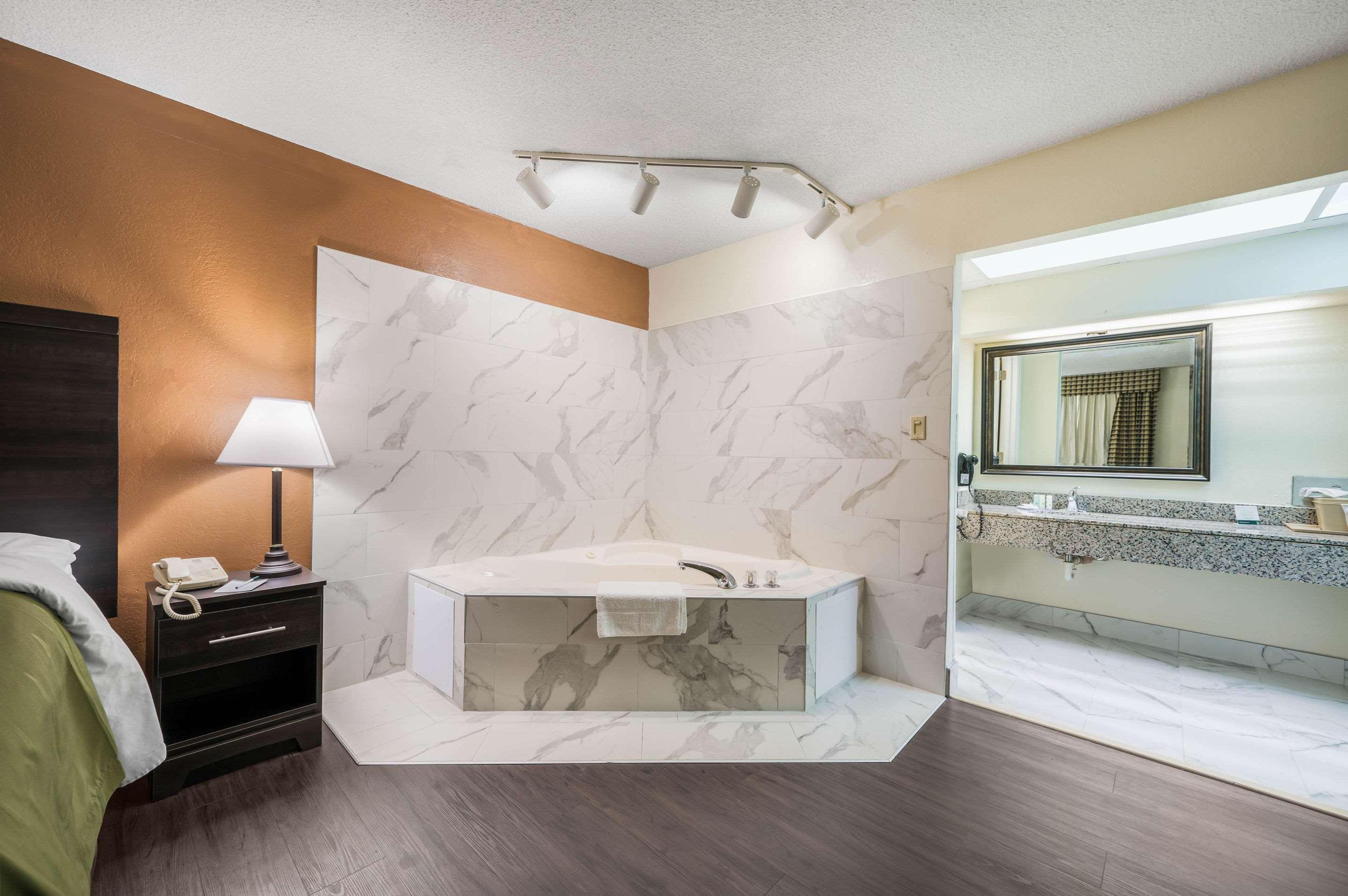 Quality Inn & Suites Corinth West Ngoại thất bức ảnh
