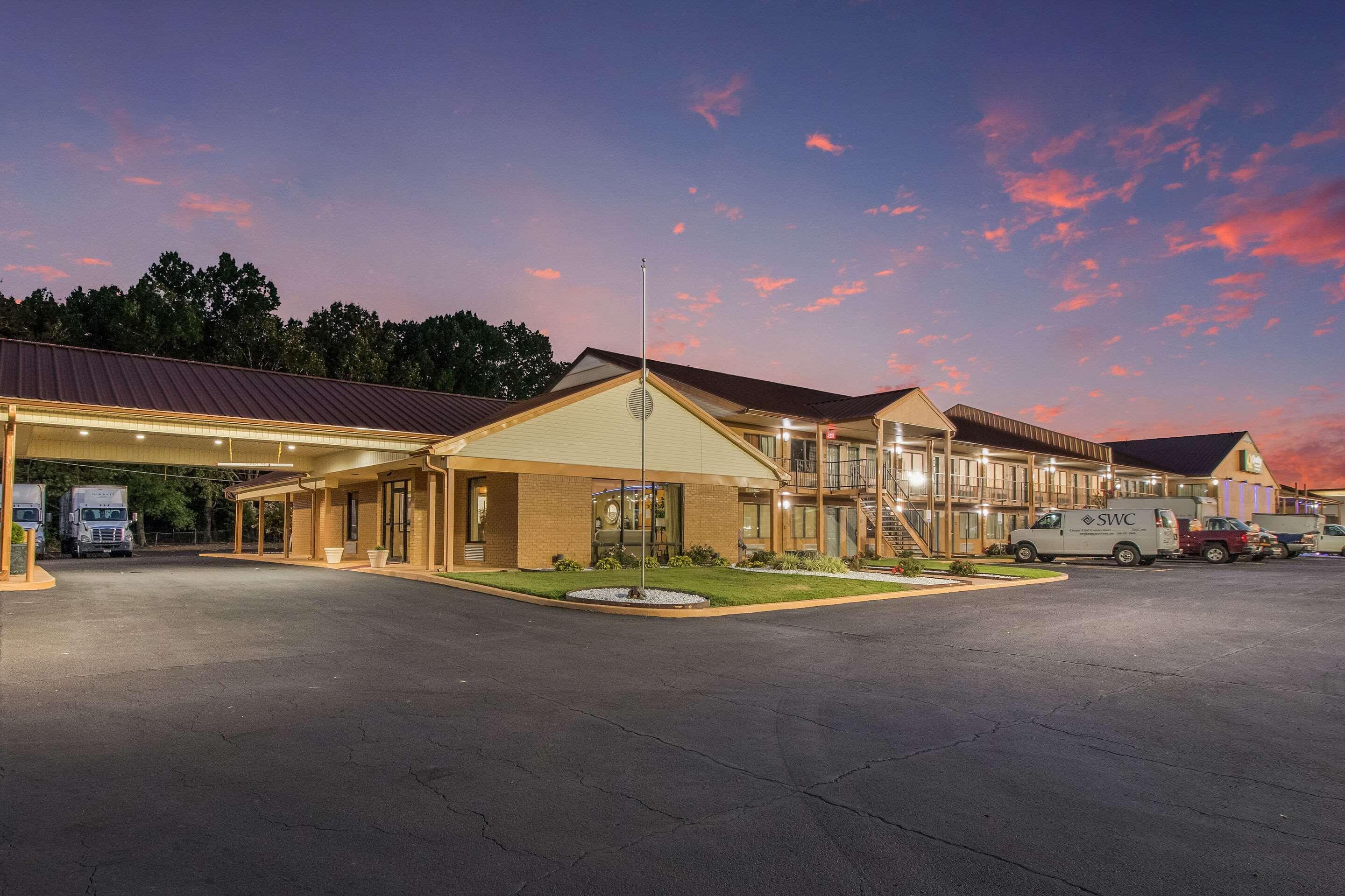 Quality Inn & Suites Corinth West Ngoại thất bức ảnh