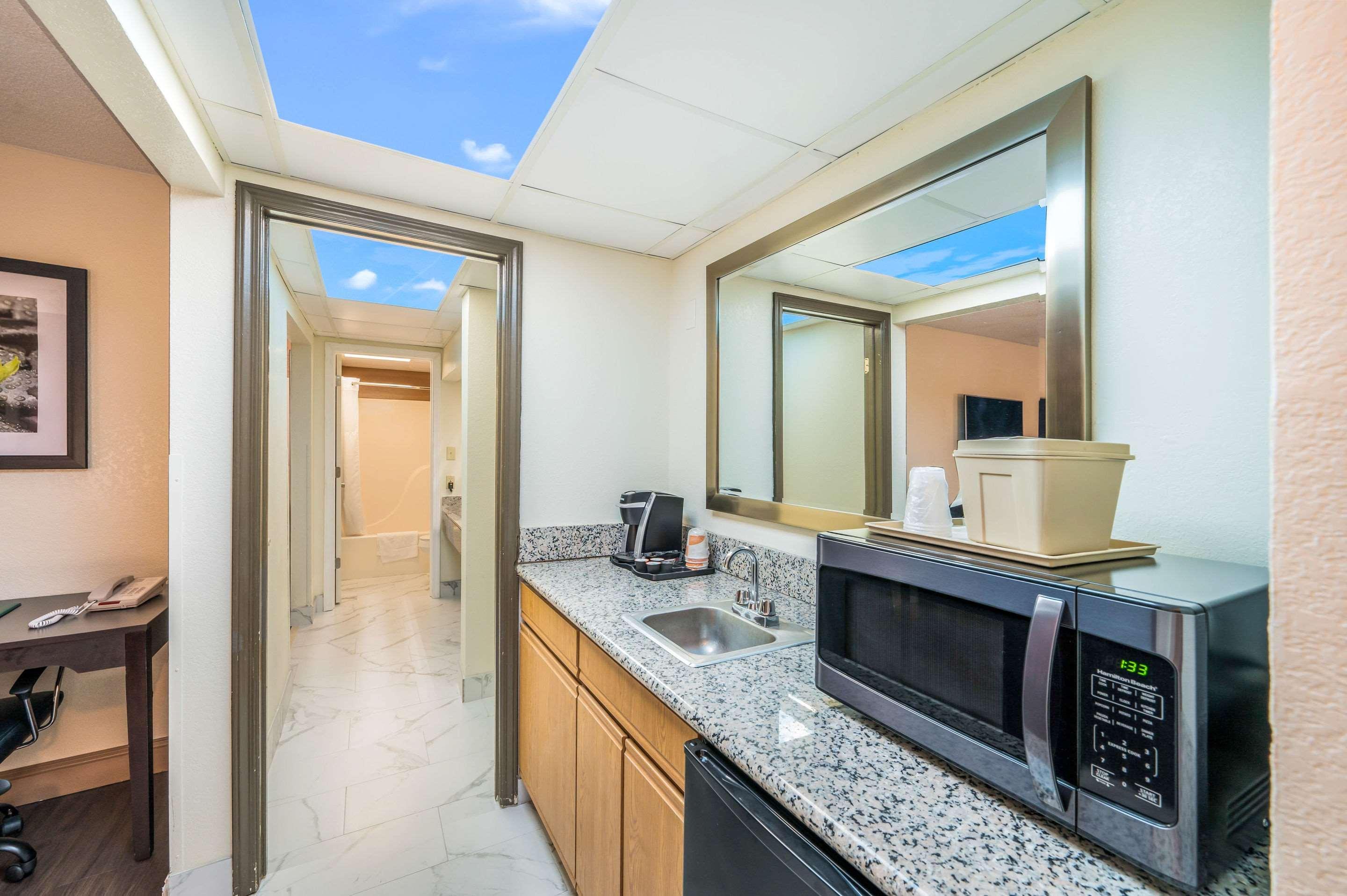 Quality Inn & Suites Corinth West Ngoại thất bức ảnh