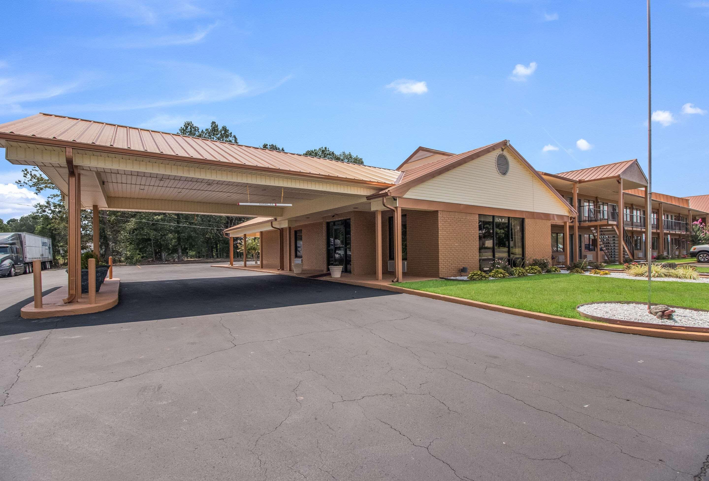 Quality Inn & Suites Corinth West Ngoại thất bức ảnh