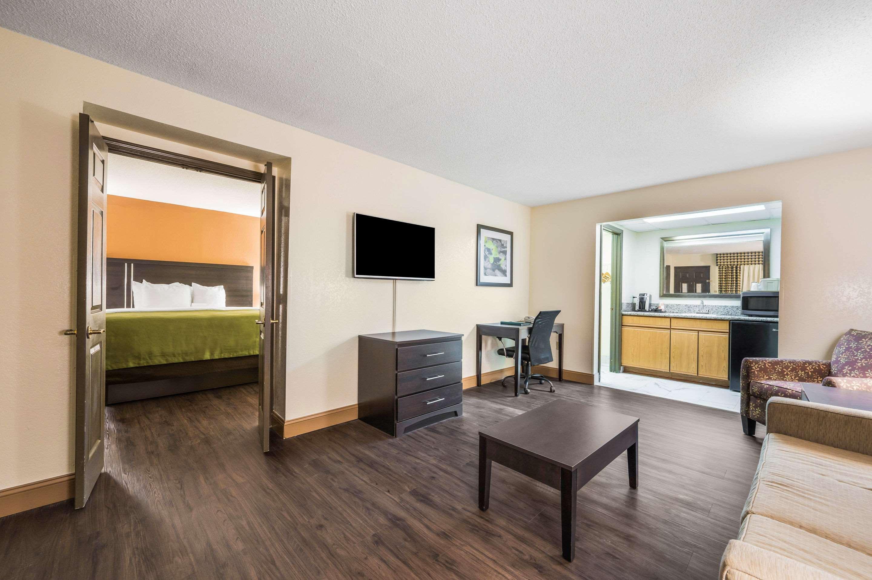 Quality Inn & Suites Corinth West Ngoại thất bức ảnh